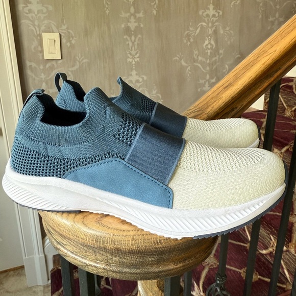 CRANE ladies lightweight slip on sneaker NWOT size 8, perfect condition, blue - Picture 3 of 10